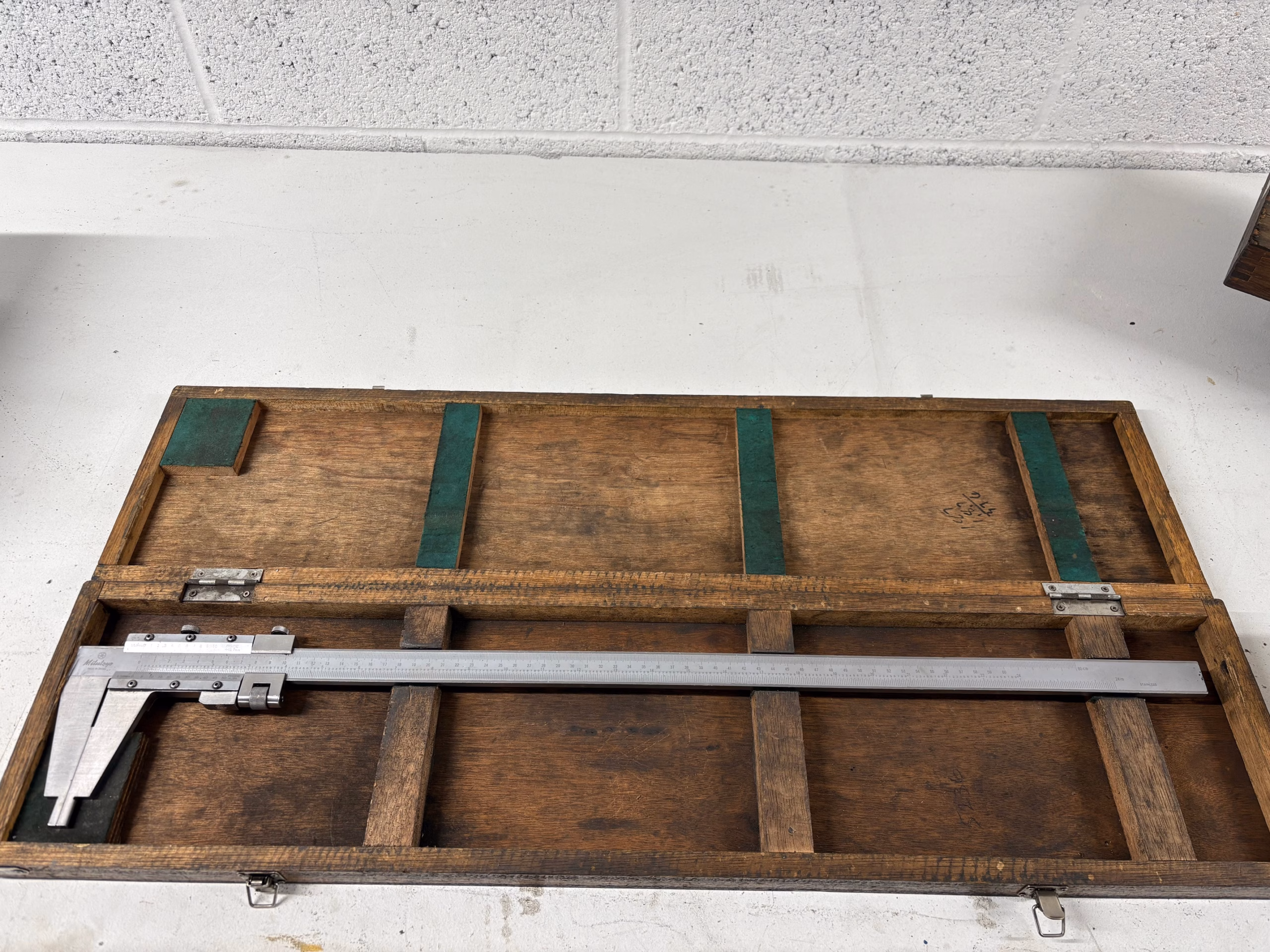 Mitutoyo 600mm/24" Vernier Caliper